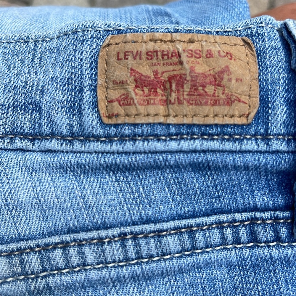 Levi’s Genuinely Crafted Light Wash Jeans Size 7M - Picture 9 of 11